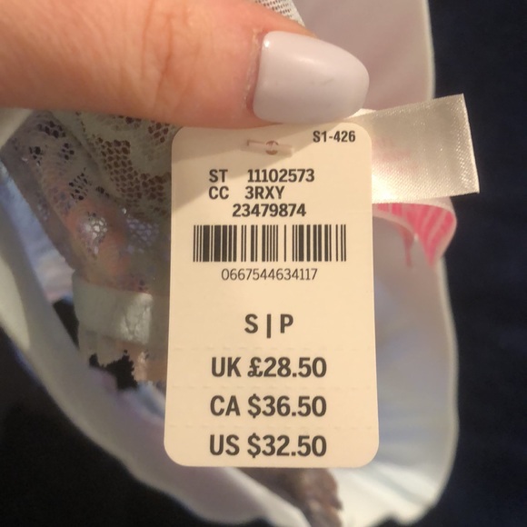 BNWT - Picture 4 of 4